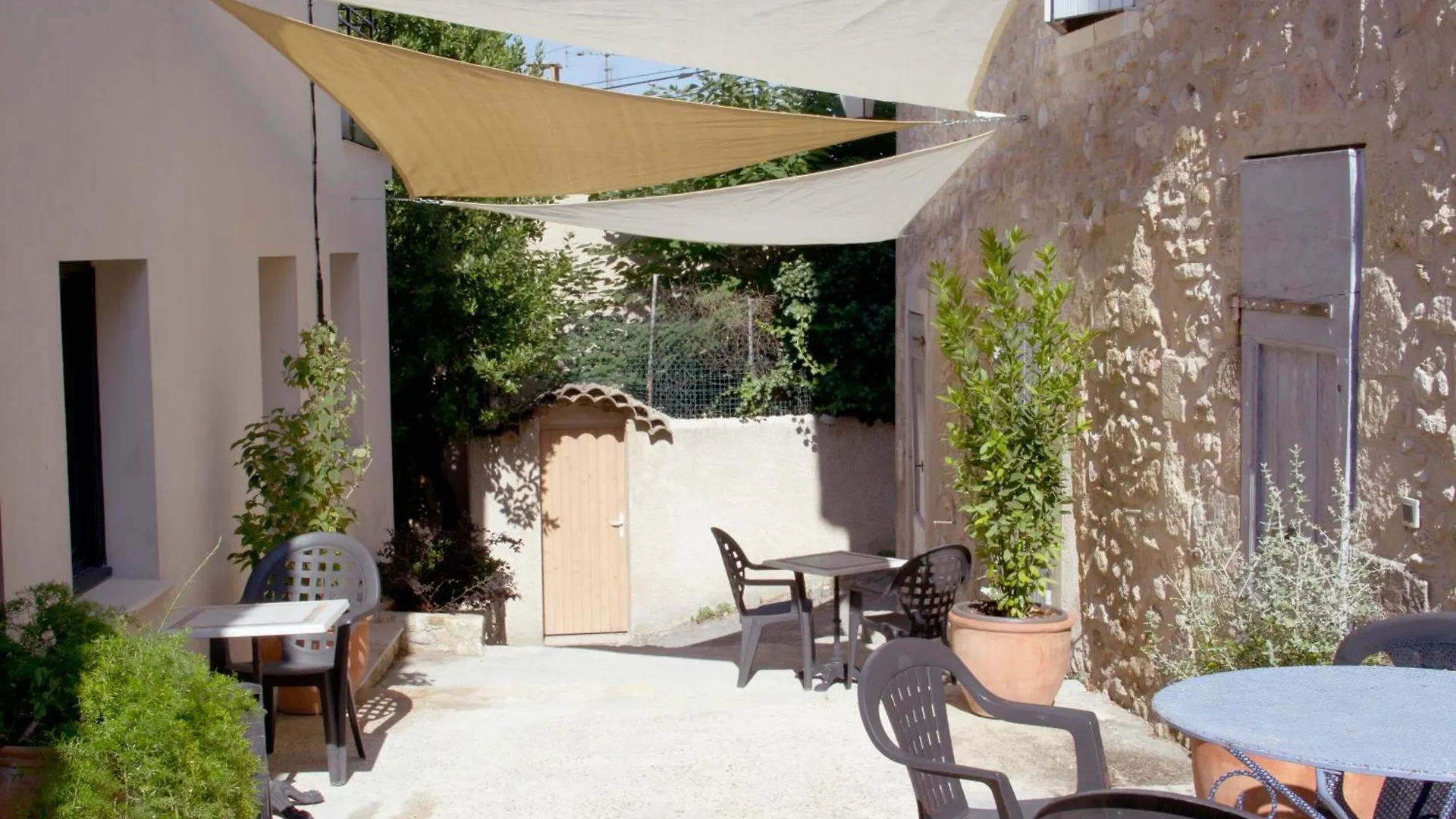 Les Trois Gites Robion en Luberon 0*,