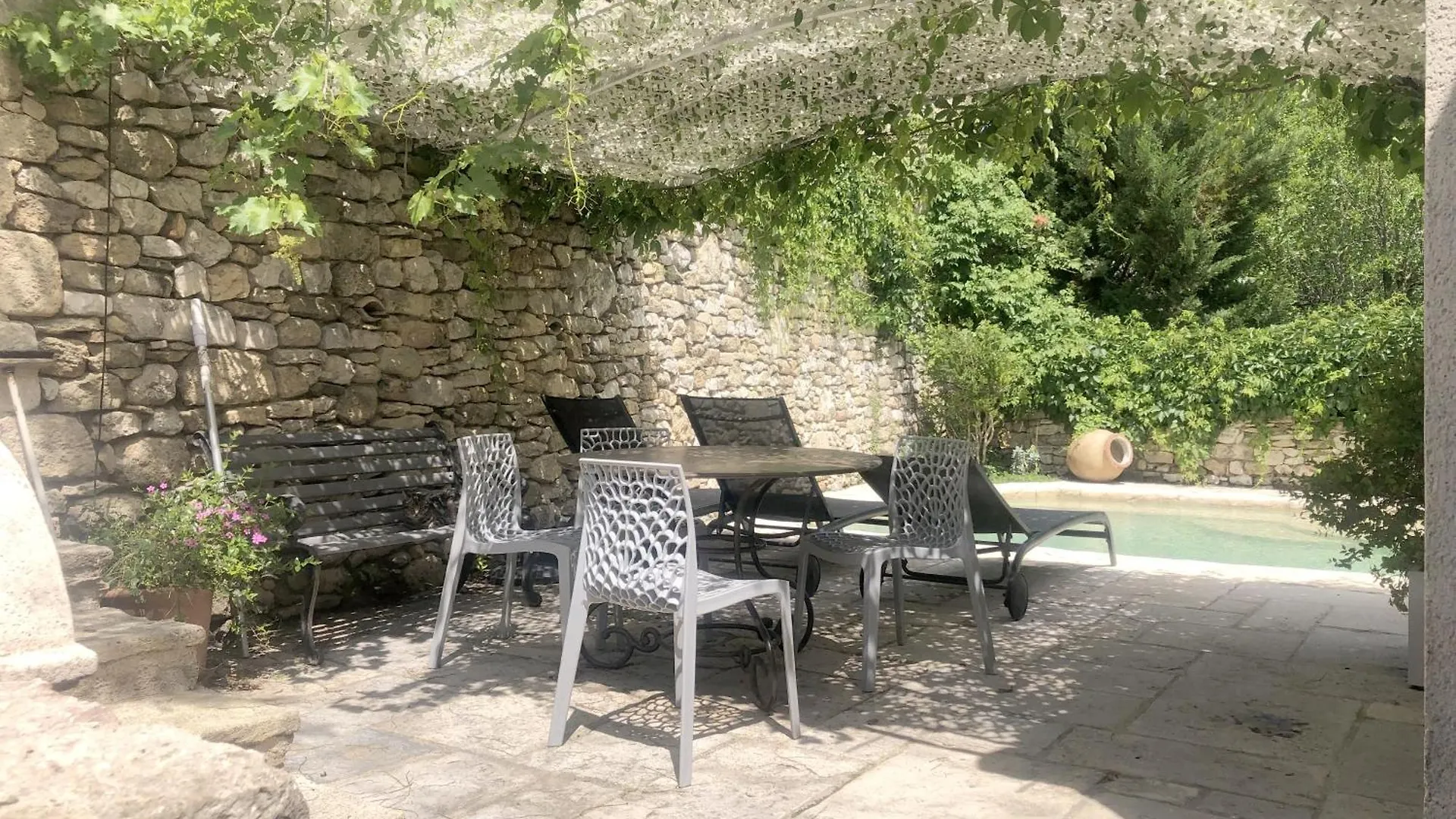 Les Trois Gites Robion en Luberon 0*,  France
